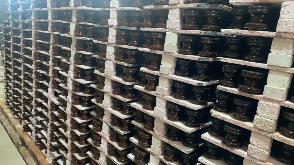 53-1 spool insulator