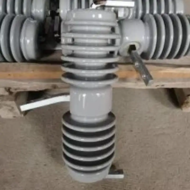 BIL 150kV porcelain insulator for cutout 6 cutout insulator