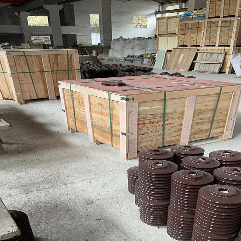 package for porcelain bushing